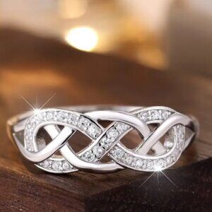 SIZE 8  Silver Plated Band Finger Ring Artificial White Zirconia Elegant  SIZE 8